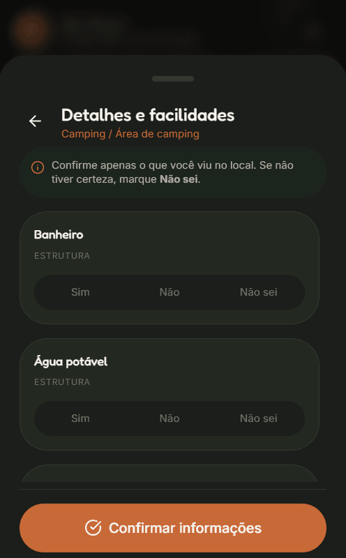 Tela 'Detalhes e facilidades' de um camping, com perguntas sobre Banheiro e Água potável