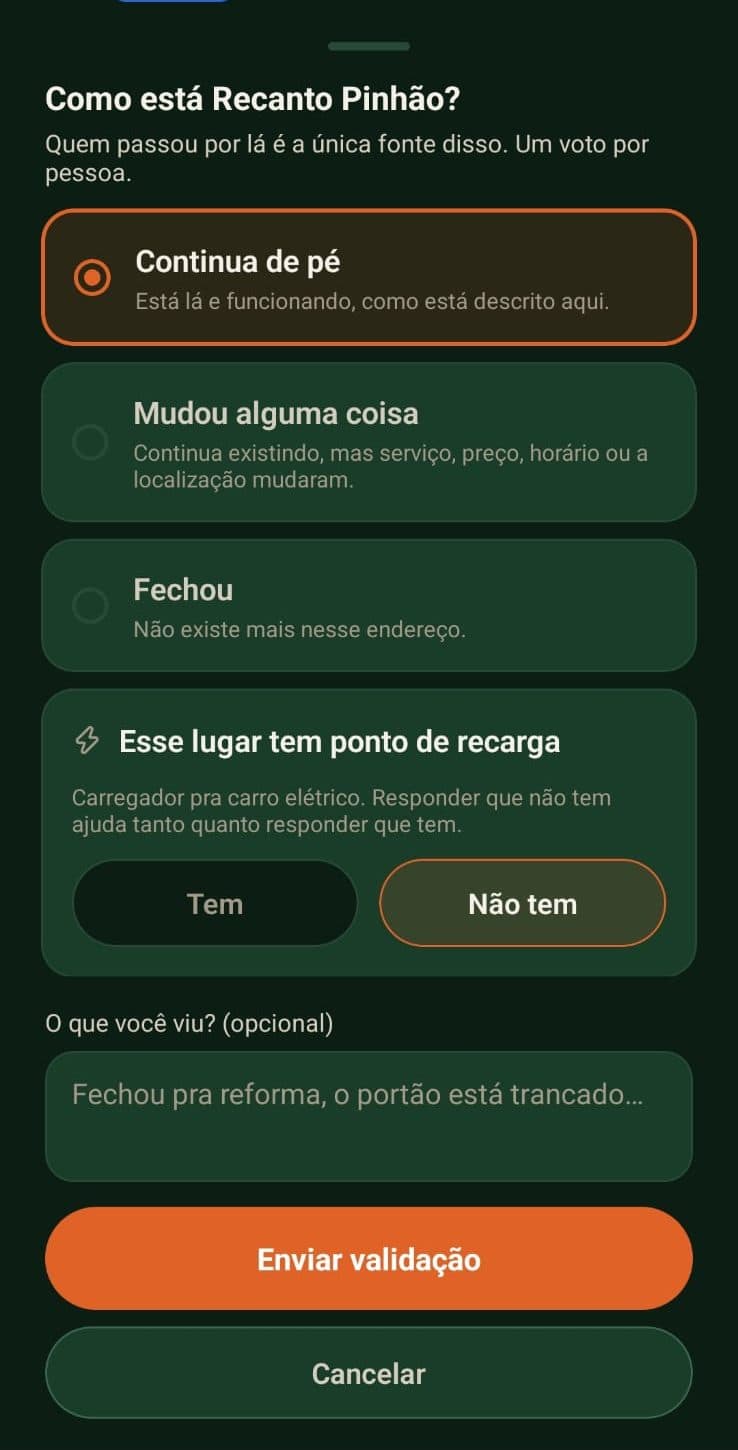 Tela de validação de waypoint perguntando como está o Recanto Pinhão, com as opções Continua de pé, Mudou alguma coisa e Fechou, pergunta sobre ponto de recarga e campo livre para observações